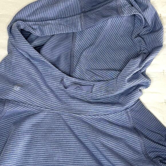 Under Armour Run ColdGear Hoodie Top Women's L | Blue Stripe Performance | EUC - Picture 3 of 10